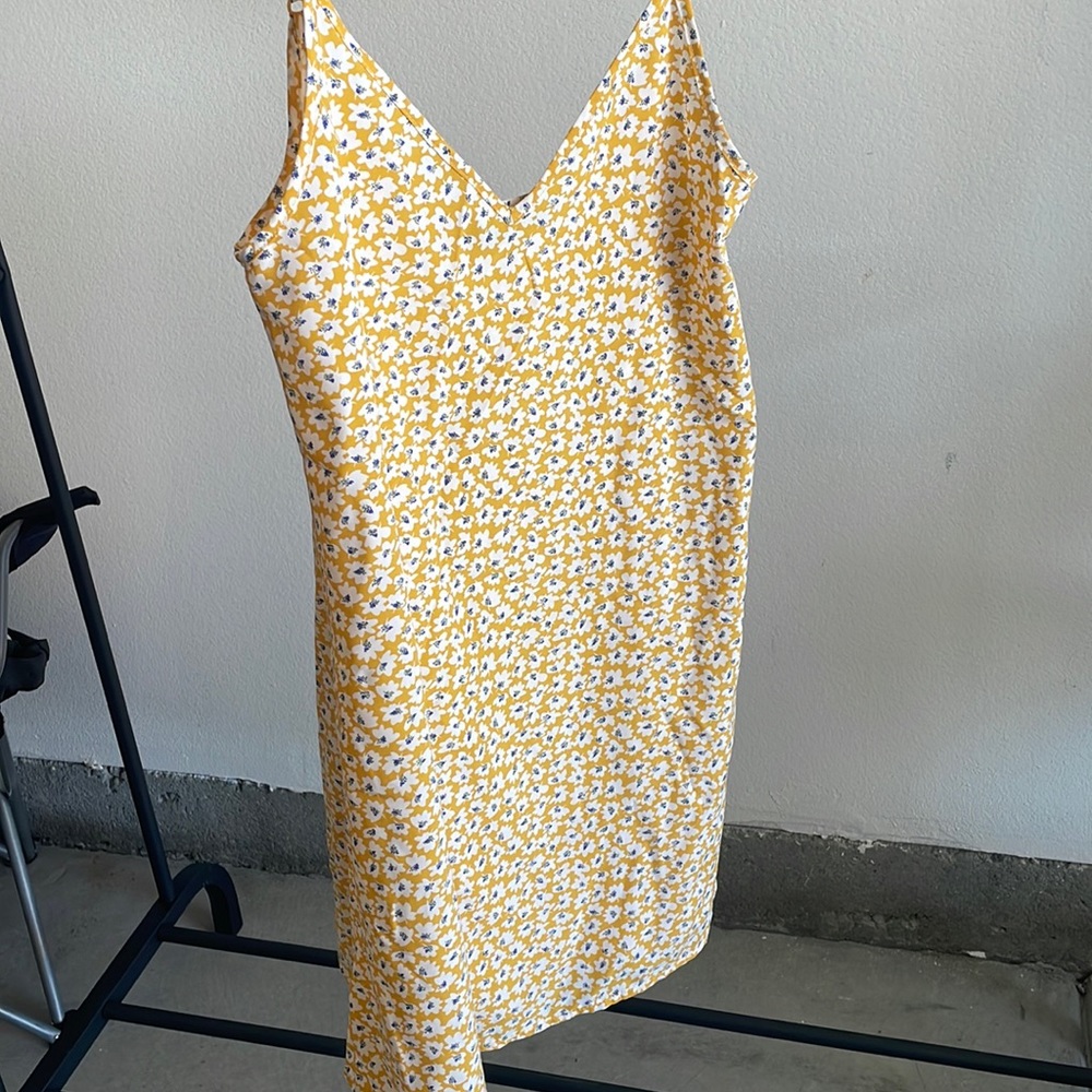 Women’s floral top. Size two